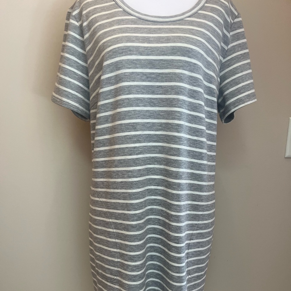 #308 Cute, 32 Cool Striped Gray High Low Dress  In great condition. Size XL